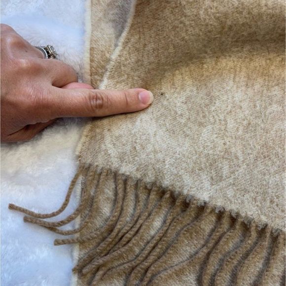 Vintage Léron Paisley Pattern with Fringe 100% Cashmere Scarf 73 in. By 15 in. - Picture 7 of 10